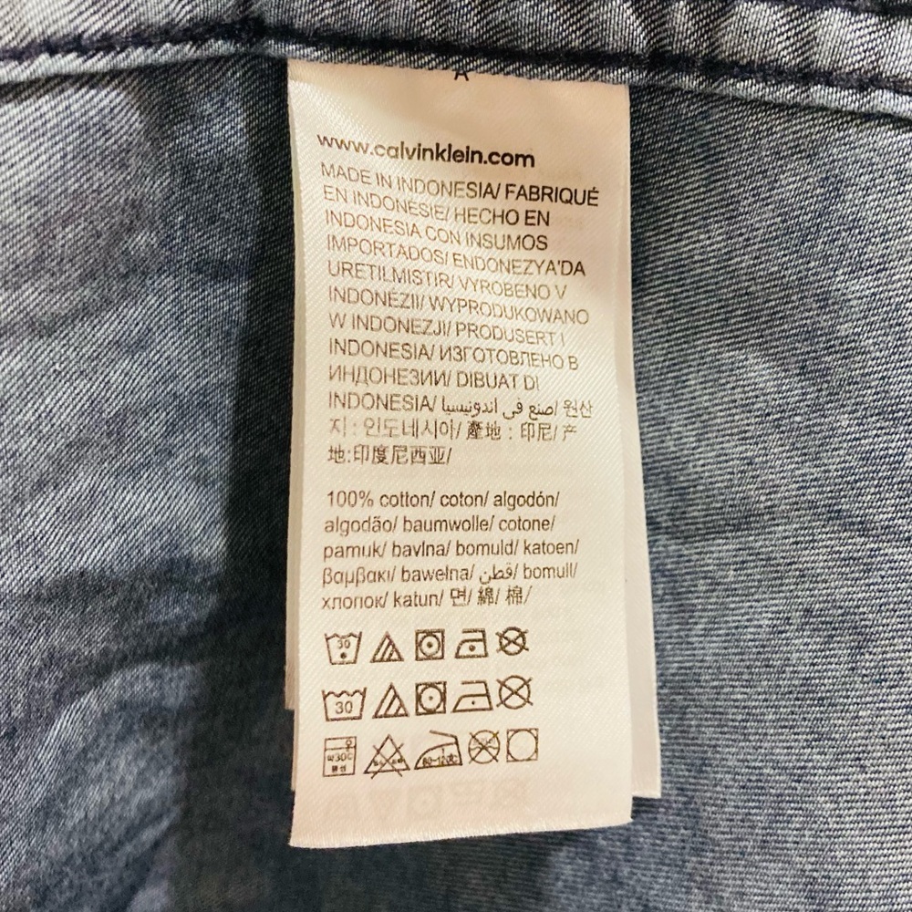 LIKE NEW Calvin Klein sz M Blue Denim 100% Cotton Cute Sleeves Shirt - Picture 4 of 10